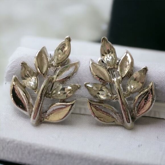 Crown Trifari Earrings Vintage Rhinestones Leaf Floral Silver Tone Clip On MCM. - Picture 16 of 16